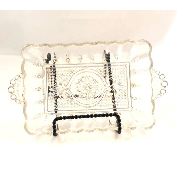Vintage Clear Pressed Glass Oyster and Pearl Dresser Tray scalloped edges 8" - Picture 2 of 5